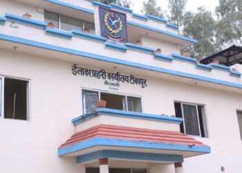 टीकापुरमा १६ लाख ८९ हजार ६ सय मुल्यका मोबाईल डिस्प्ले सहित एक भारतीय पक्राउ