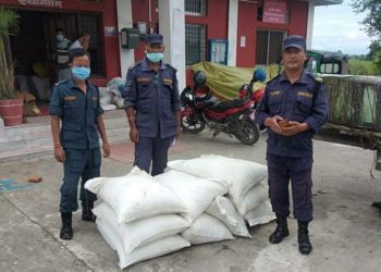 टीकापुरमा प्रहरीद्वारा अवैध भारत निर्यात हुन लागेको साढे चार क्विन्टल केराउ बरामद