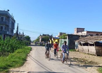 निषेधाज्ञाको एघारौं दिन: टीकापुरमा बिहानीपख चहलपहल बढ्दो (फोटोफिचर)