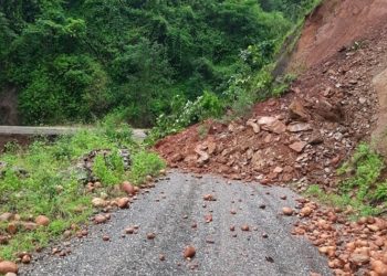 बाढी-पहिरोका कारण दार्चुलाको खार–खलङ्गा–देथला सडक तीन सातादेखि अवरुद्ध