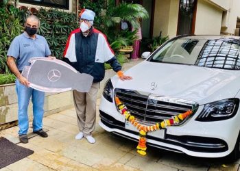 १ करोड ३८ लाख भारुको नयाँ कार खरिदपछि अमिताभ बच्चनको आलोचना