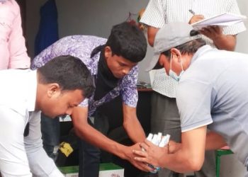 एक सय रिक्सा चालकलाई सेनिटाइजर, माक्स तथा ग्लोब बितरण