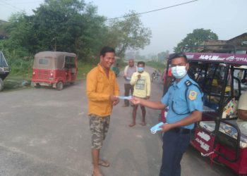 नारायणपुरमा जेसिजद्वारा सेनिटाईजर र मास्क बितरण