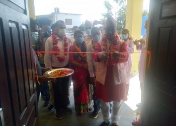 टीकापुर नगरपालिकाद्वारा ३ कार्यालय उद्घाटन सहित  ८ घर हस्तान्त्रण