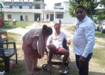 अशक्त व्यक्तिहरुलाई ह्विल चियर, बैशाखि लगायतका सामग्री वितरण