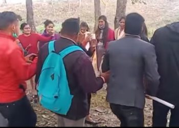 टीकापुर पार्कमा देउडा खेल