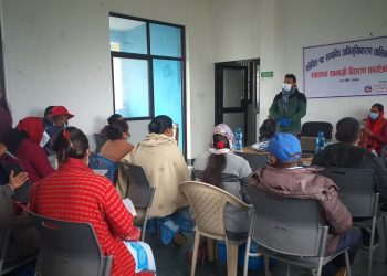 टीकापुर ३ रामपुरमा कोभिड १९ सम्बन्धि अभिमुखिकरण तथा स्वास्थ्य सामाग्री वितरण