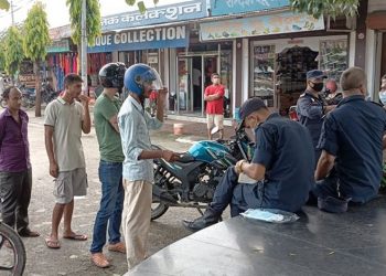 कञ्चनपुरमा मास्क नलगाई हिड्डुल गर्ने २ सय जनालाई जरिवाना