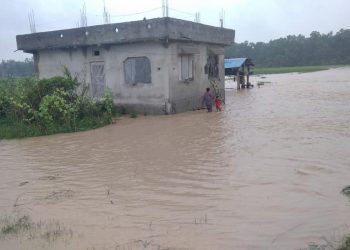कैलालीको खुटिया नदीमा आएको बाढी बस्तीमा पस्यो