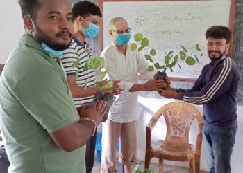 फास्ट नेपालद्वारा विद्यालयलाई बहुमुल्य रक्तचन्दनका बिरुवा हस्तान्तरण