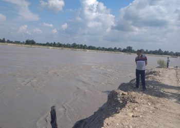 तटबन्ध भत्कियो, कर्णाली नदी गाउँ पस्ने खतरा