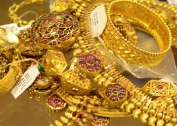 गाडीमा छुटेका सुनका गहना यात्रुलाई बुझाइयो