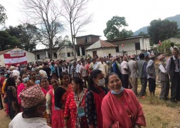 देउवा पक्षले षड्यन्त्र गरेको भन्दै लमजुङमा पौडेल पक्षले जलायो मतपत्र