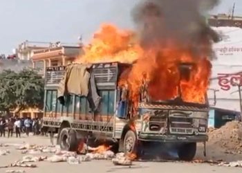 कैलालीको लम्कीमा ट्रकको ठक्कर बाट महिलाको मृत्यु, ट्रकमा आगजनी