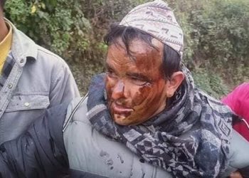 विप्लव कार्यकर्ताद्वारा वडा अध्यक्ष र वडा सचिवलाई कालोमोसो