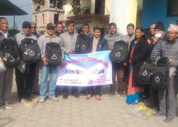 जानकीका शिक्षक तथा कर्मचारीहरुलाई झोला बितरण