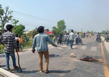 लम्कीका युवकको दुर्घटनाबाट मृत्युपछि पूर्व–पश्चिम राजमार्ग अवरुद्ध