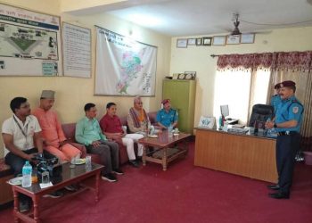 टीकापुर प्रहरीद्वारा आन्तरिक मामिला तथा कानुन मन्त्री रावललाई स्वागत