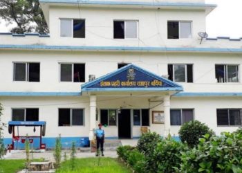 बर्दिया राजापुरका डिएसपी प्रकाश सापकोटा काठ तस्करीमा संलग्न रहेको आरोप