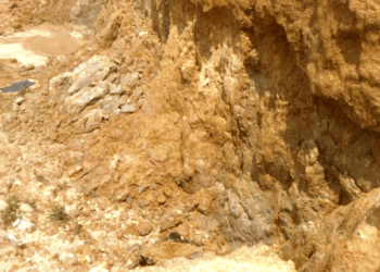 कञ्चनपुरमा माटोको ढिस्कोमा पुरिएर एक महिलाको मृत्यु