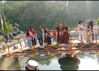 तिहार नजिकीएसँगै घोडाघोडीमा पर्यटकको चहलपहल