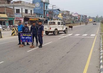 अत्तरिया बजारका सडकमा राखिए जेब्रा क्रसिङ बोर्ड