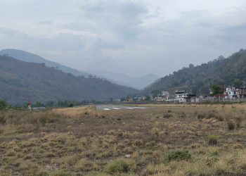 साँफे विमानस्थलः सम्पन्नलाई सहज, विपन्नलाई उस्तै सास्ती