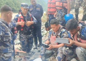 पहिरोबाट त्रिशुलीमा हराएका दुई बस खोज्न वाटर ड्रोन र क्यामेरा प्रयोग