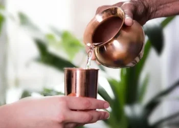 तामाको भाँडोमा राखेको पानी पिउनु स्वास्थ्यको लागि कति फाइदाजनक ?