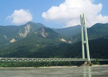 कैलालीको कर्णाली चिसापानी पुलबाट हाम फालेर महिला बेपत्ता