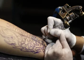 ट्याटु बनाउने व्यक्तिमा हुनसक्छ ब्लड क्यान्सरको जोखिम