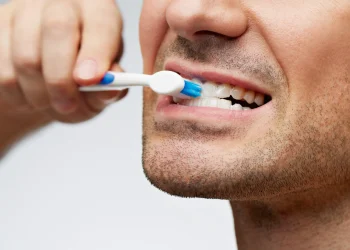 के तपाईँलाई दाँत माझ्दा वान्ता हुने समस्या छ ?