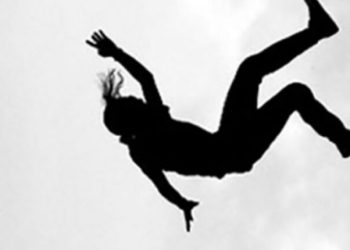 बैतडीमा भिरबाट लडेर प्रहरी हवलदारको मृत्यु