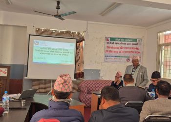 किशोरीलाई एचपिभी खोप लगाइने