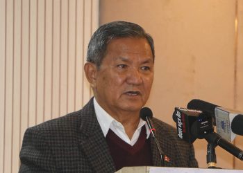 राजस्व सङ्कलन ठेक्कामा लगाउने कार्य तत्कालै बन्द गर्नुहोस् : सञ्चारमन्त्री गुरुङ