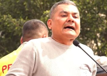 मा कसम भाग्दैन भनेर भागेका दुर्गा प्रसाईलाई झापा ल्याइयो, विमानस्थलबाट काठमाडौं पठाइँदै